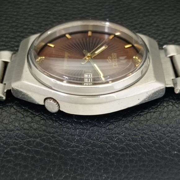 Vintage 1978 Seiko Automatic Mens Silver Watch W/daydate & Brown accents - Picture 5 of 10